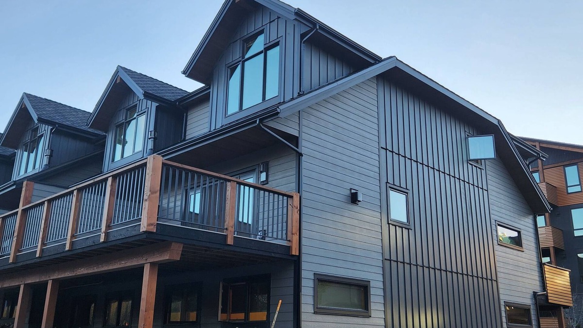 Canmore House | Tamarack Steamside Deluxe Chalet - Private Hot Tub