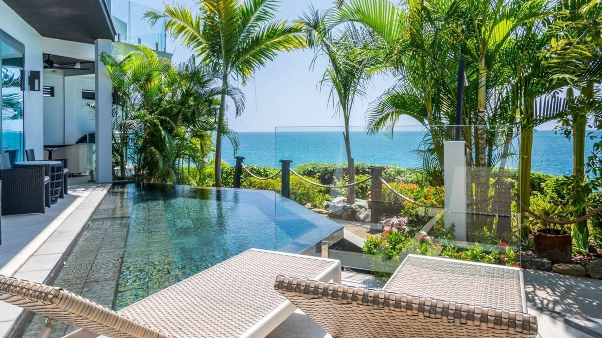 Fryes Beach Resort | Tamarind Hills Resort - Oasis