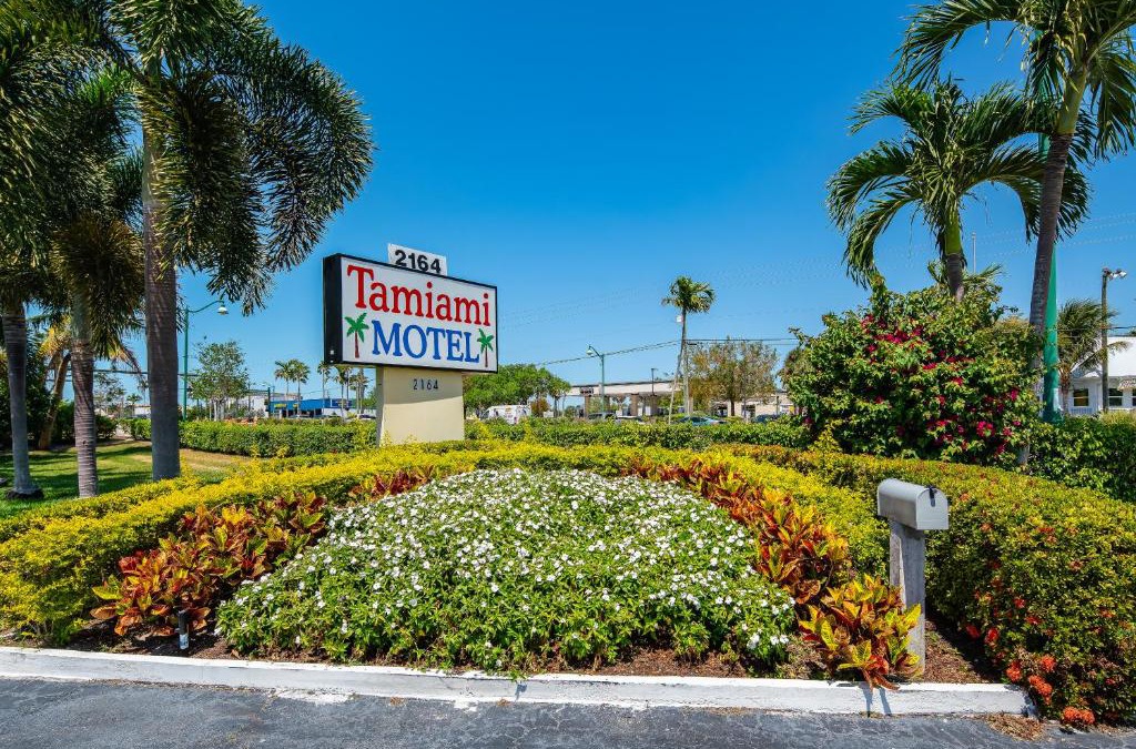 East Naples Hotel | Tamiami Motel