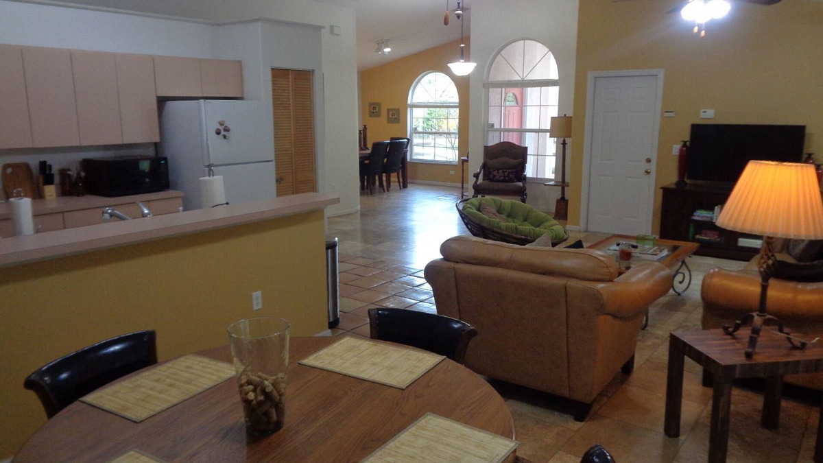 Lake Magdalene House | Tampa Bungalow - Hot Tub/Pets/Beaches/Busch Gardens