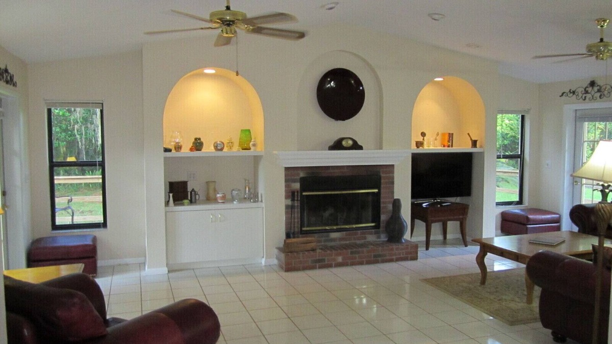 Lake Magdalene House | Tampa Cottage - Hot Tub/Pets/Beaches/Busch Gardens/USF