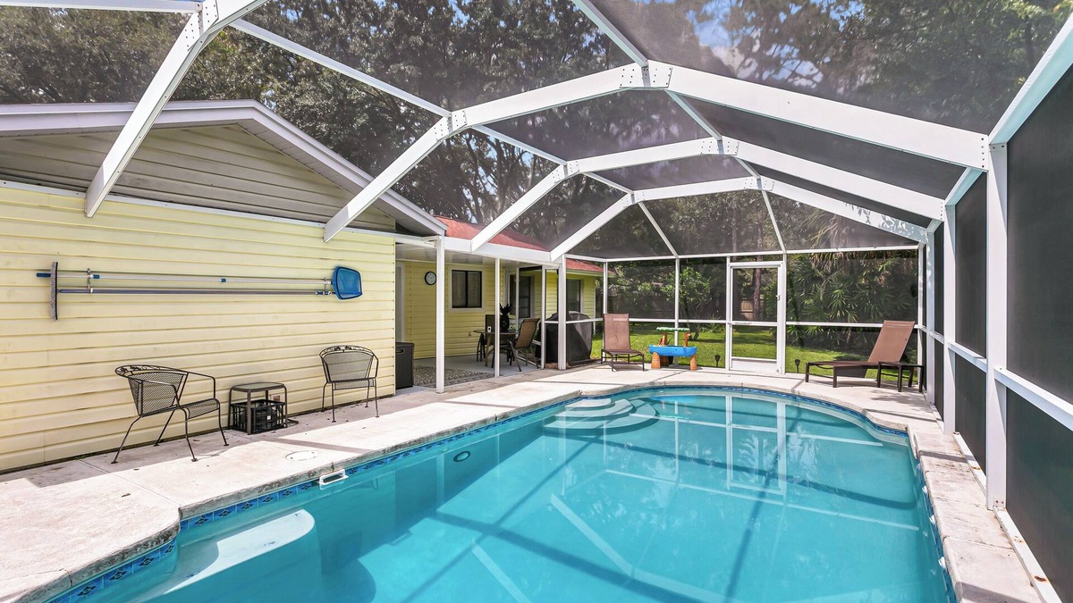 Lutz House | Tampa Family Oasis – Cozy Home w/Screened-in Heated Pool