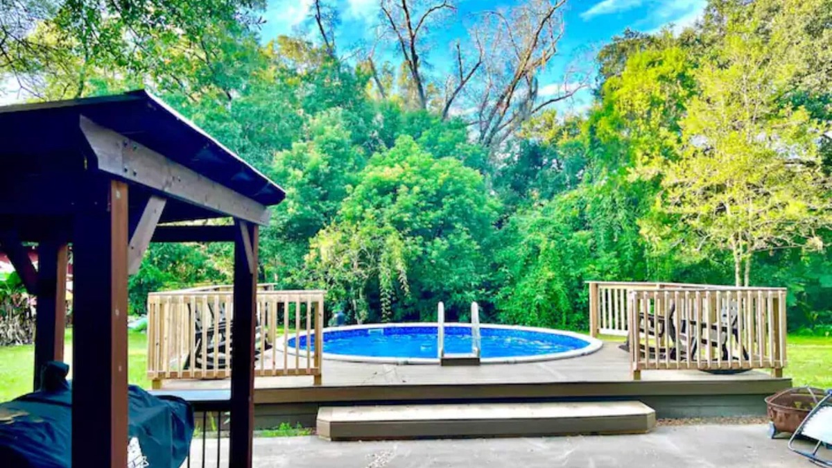 Bearss Plaza House | Tampa fun filled home pool jacuzzi gameroom