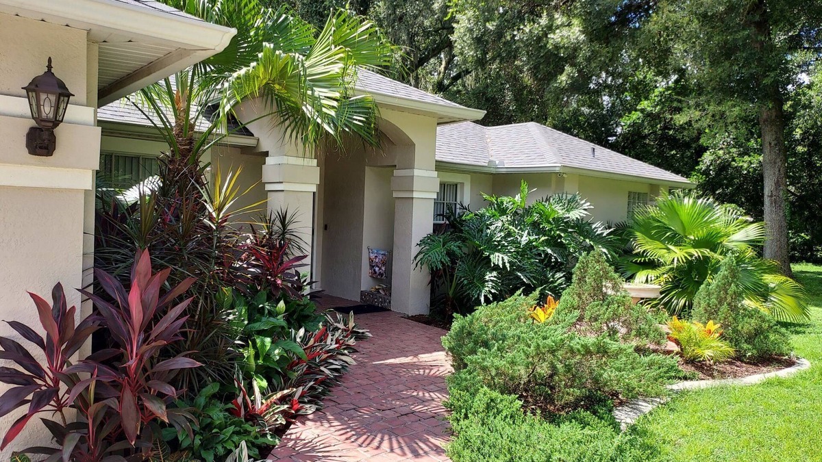 Seffner Community Alliance Cottage | Tampa -Seffner-Brandon FL 3 bed 1 bath family, pet-friendly house