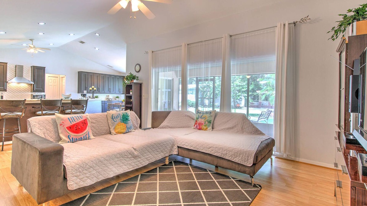 Seffner Community Alliance Cottage | Tampa-Seffner-Brandon FL 4 bed 2 bath family, pet- friendly house