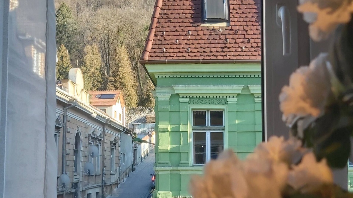 Brasov City Centre Apartment | Tampa View - one-bedroom apartment in center of Brasov