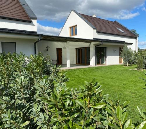 Kaptalantoti House | Tanúhegyek Káptalantóti
