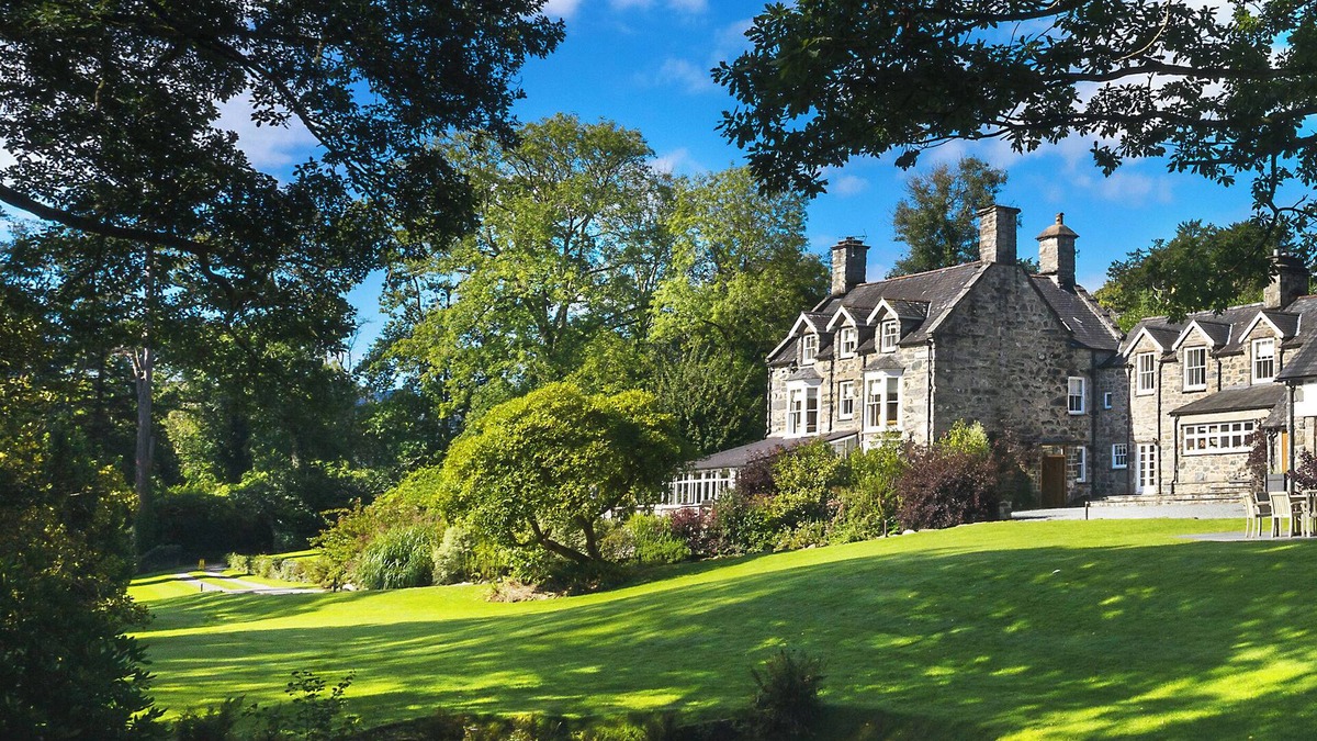 Llanelltyd House | TAN LLAN, pet friendly, luxury holiday cottage in Llanelltyd