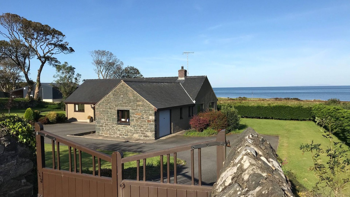 Llwyngwril Cottage | TAN Y FEDWEN, pet friendly, luxury holiday cottage in Llwyngwril