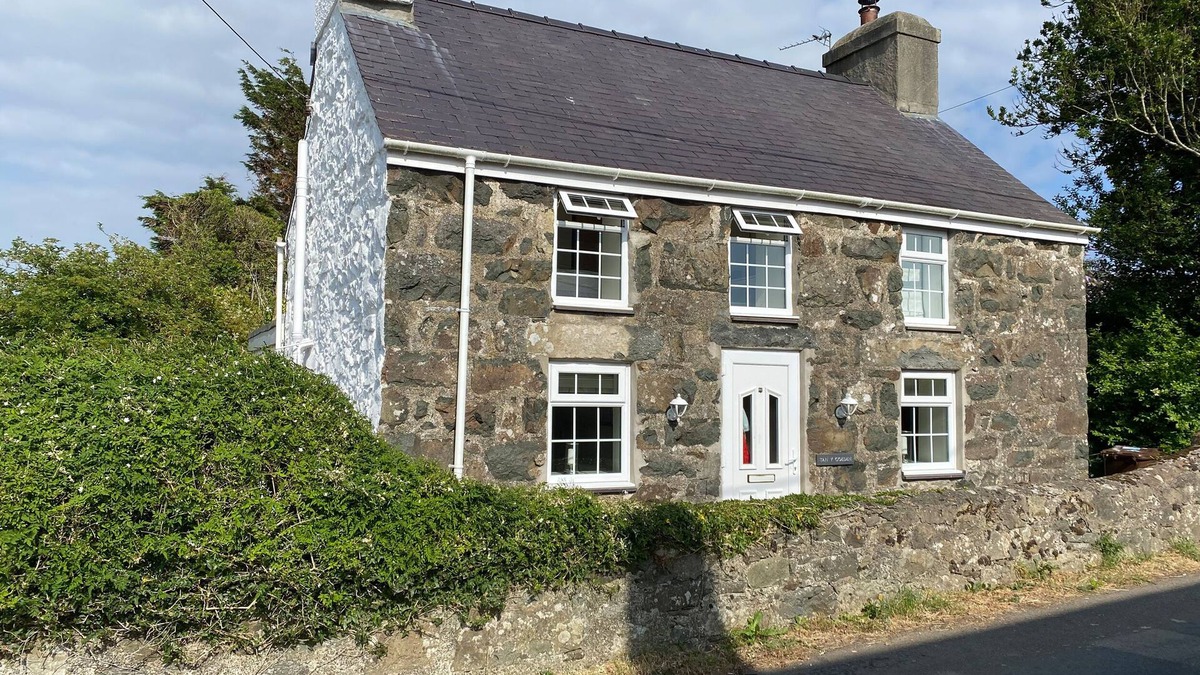 Edern Cottage | TAN Y GOEDEN, luxury holiday cottage, with open fire in Morfa Nefyn