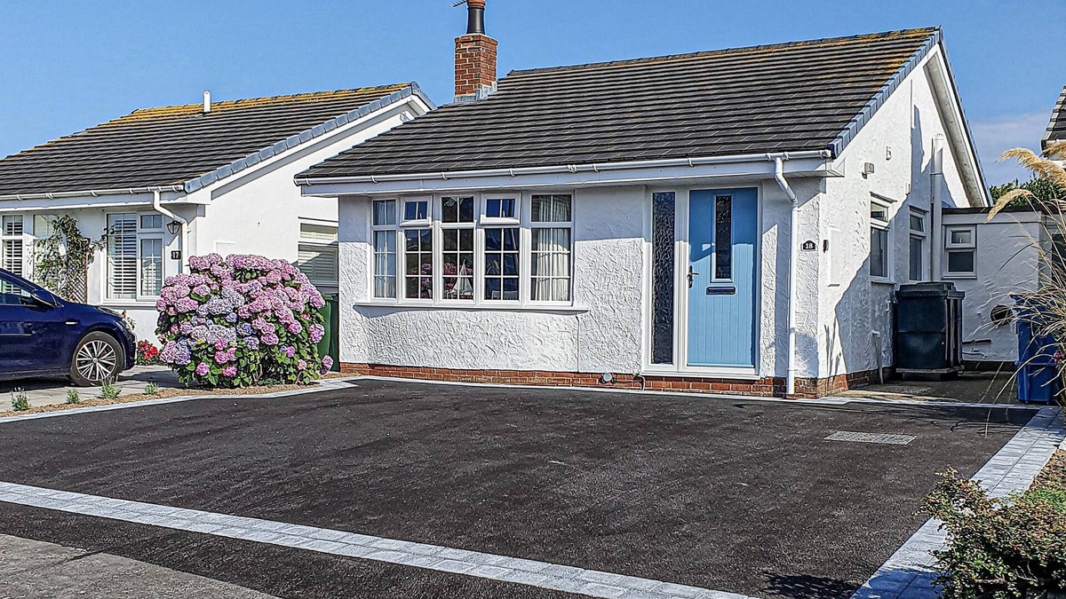 Rhosneigr Cottage | Tan Y Wylan - a bungalow that sleeps 6 guests in 3 bedrooms