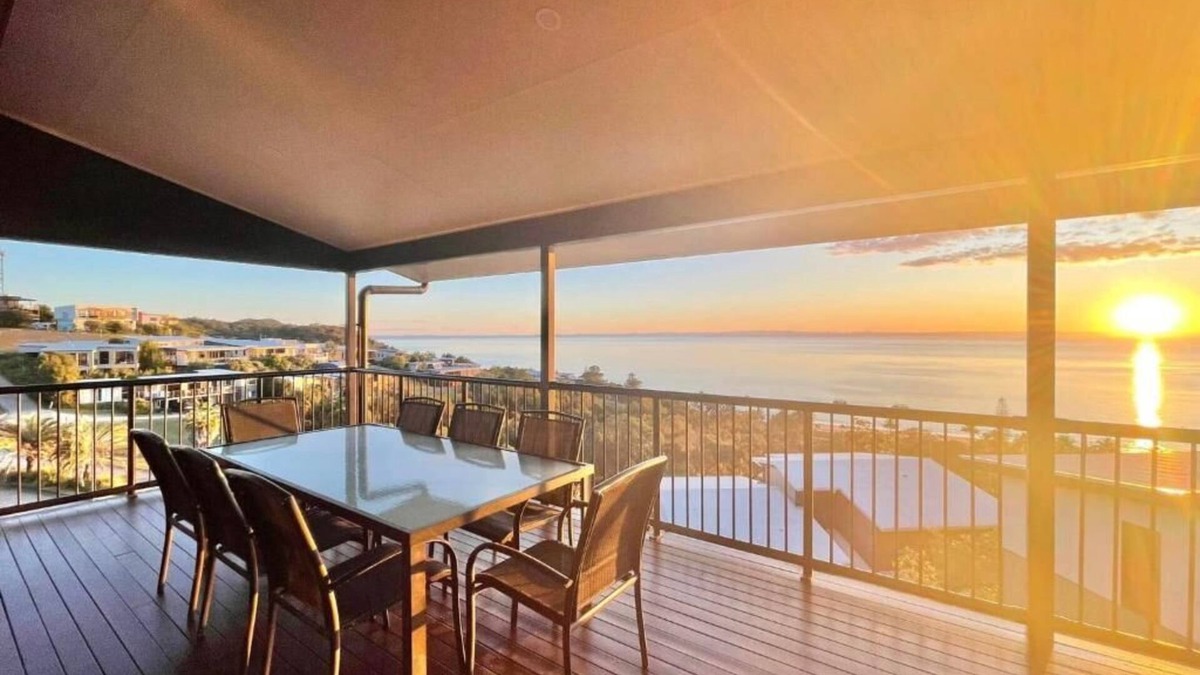 Brisbane Waterfront House | Tangalooma Hilltop : SUNSETS ON MORETON Moreton island