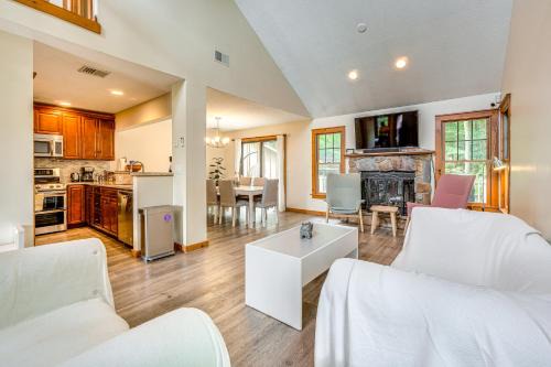 Tannersville House | Tannersville Resort Home with Deck and Gas Grill!
