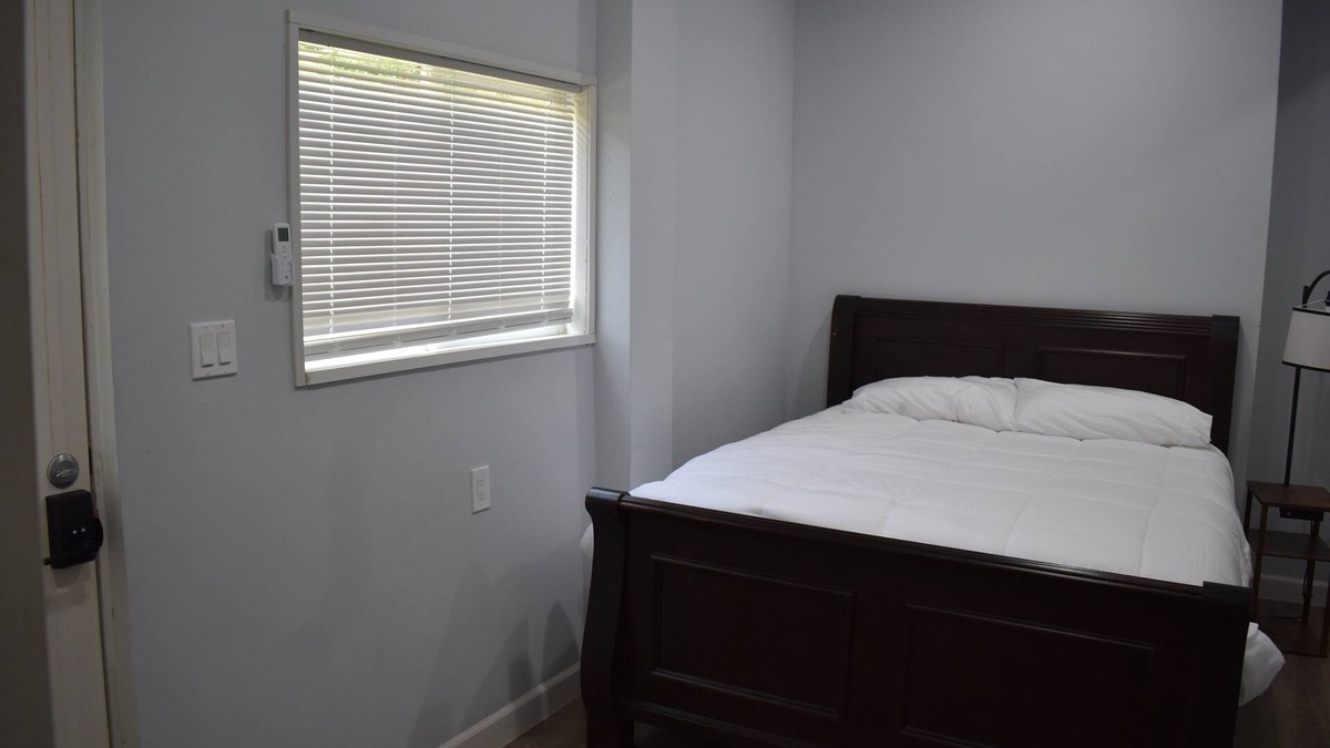 Tannersville Hotel | Tannersville Villageon SawMill Creek Room #9- 1 Queen