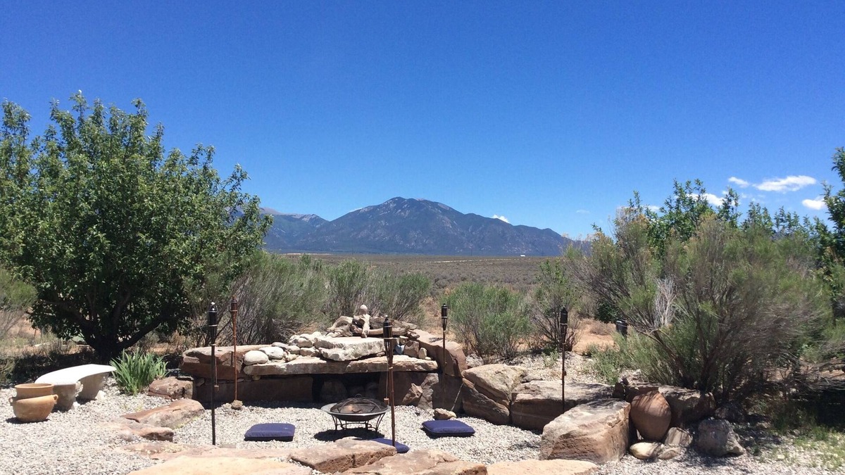Taos House | Taos Sunny Straw Bale Home- Winter Specials- Entire House- Close to Everything-