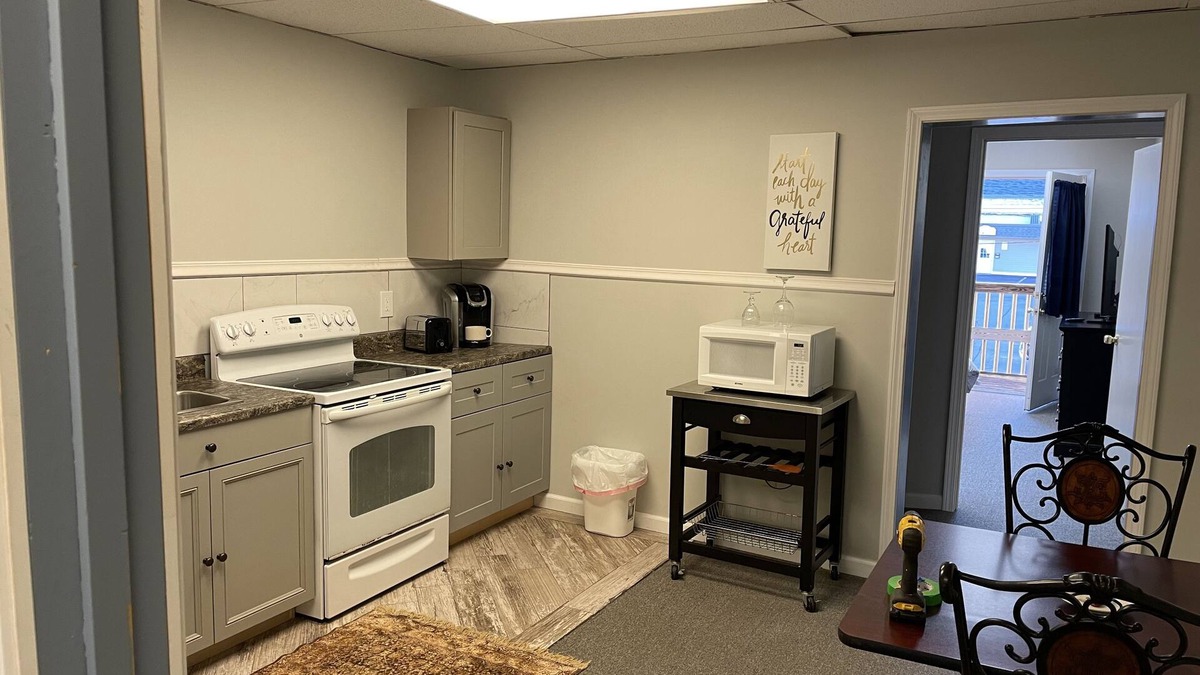 Baldwinsville Apartment | Tappan Loft Central Village, 2nd level with front & rear entrance, full kitchen