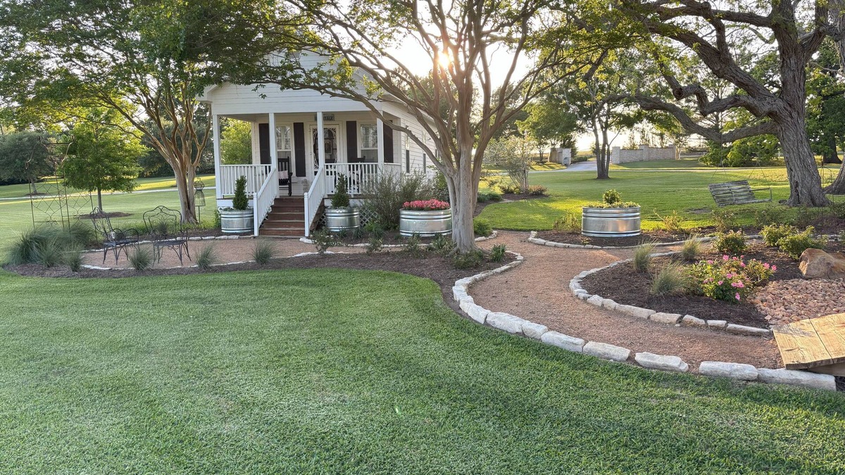 Brenham Cottage | Tara Farms Cottage. Peaceful Retreat on 50 Acres. Soaking Tub + Trails