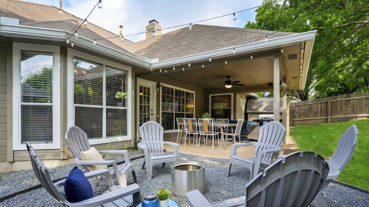 Wells Branch House | 'Tara Sue'- Pet-Friendly 3BR Home! Game Room | Desk Space | Smokeless Fire Pit!