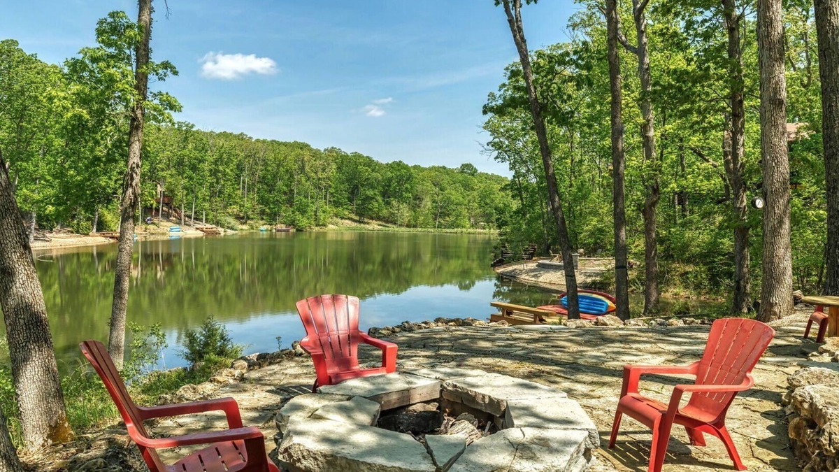 Innsbrook Cottage | Tarnhouse Lakefront Cottage by StayLage