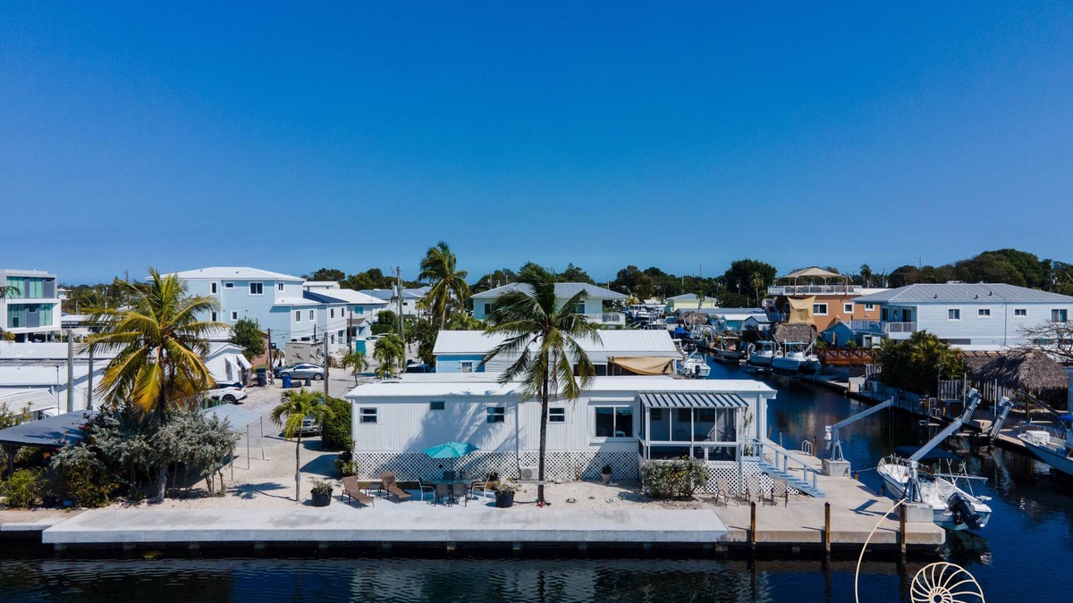Key Largo Village House | Tarpon Basin Breeze ~ Quaint 2 Bed, 1.5 Bath Canal Home in Key Largo
