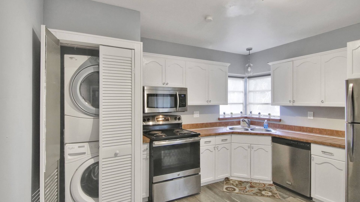 Tarpon River House | Tarpon River Estate – 2 Chic Homes Perfect for Groups w/Pool, 10 Min to Beach!