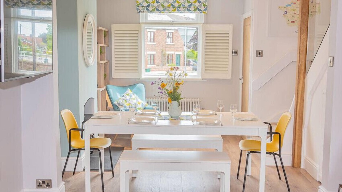 Tarporley House | Tarporley High Street - Modern 3 Bed Terrace Open plan layout. Central Location