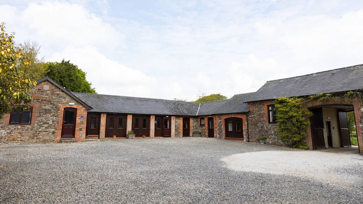 Torrington Cottage | TARQUOL COTTAGE, pet friendly, with pool in Torrington