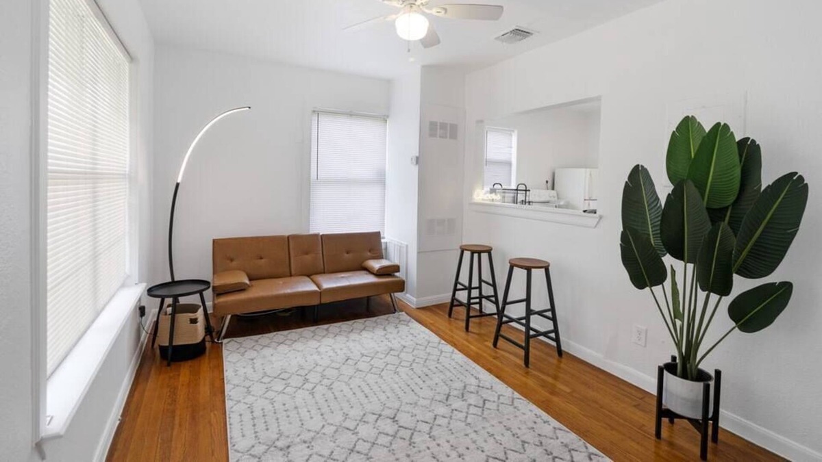 Harlandale House | Tarrant Haven Summary