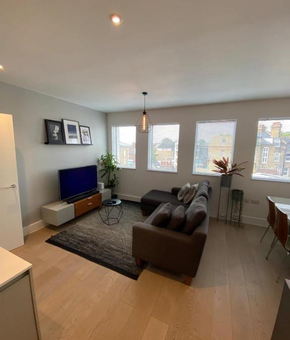 Middle Park and Sutcliffe Apartment | Tasteful 2BD Flat wOpen Plan Living - Blackheath!