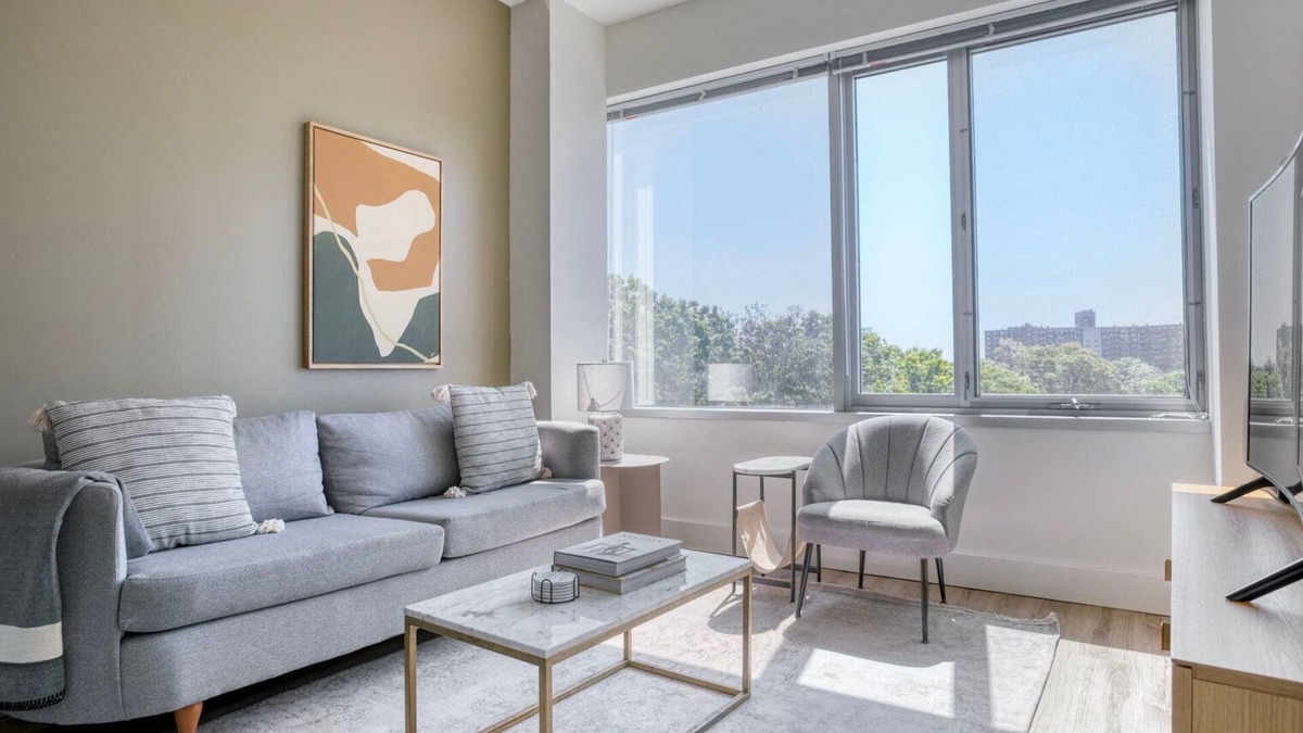 Alexandria West Apartment | Tasteful Alexandria West 1BR w/Gym & W/D, nr Metro, by Blueground