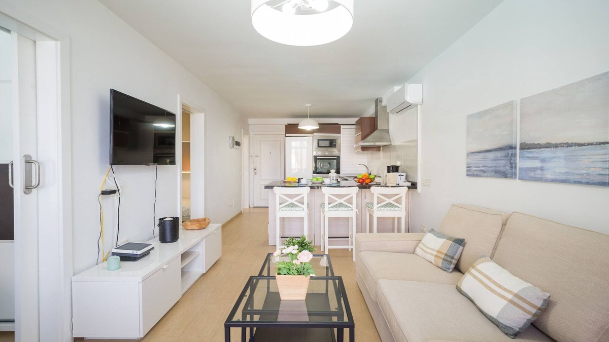 Patalavaca Apartment | Tasteful apartment in Mogán by the beach