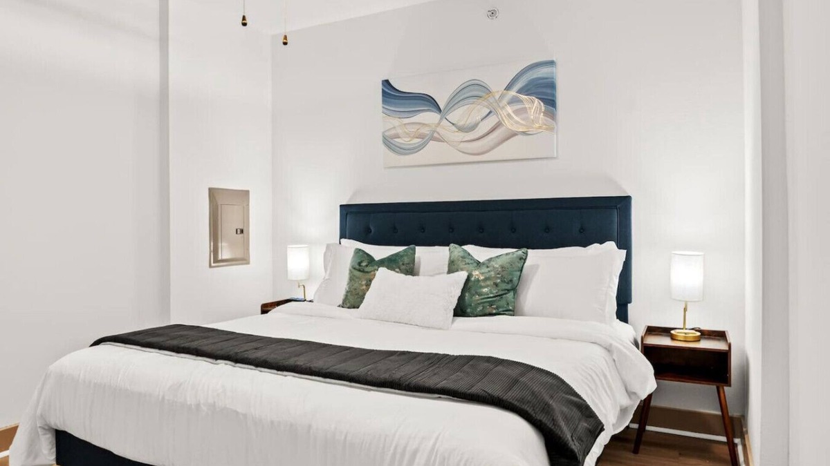Deep Ellum Apartment | Tasteful Apt in Central Dallas with Parking and Pool