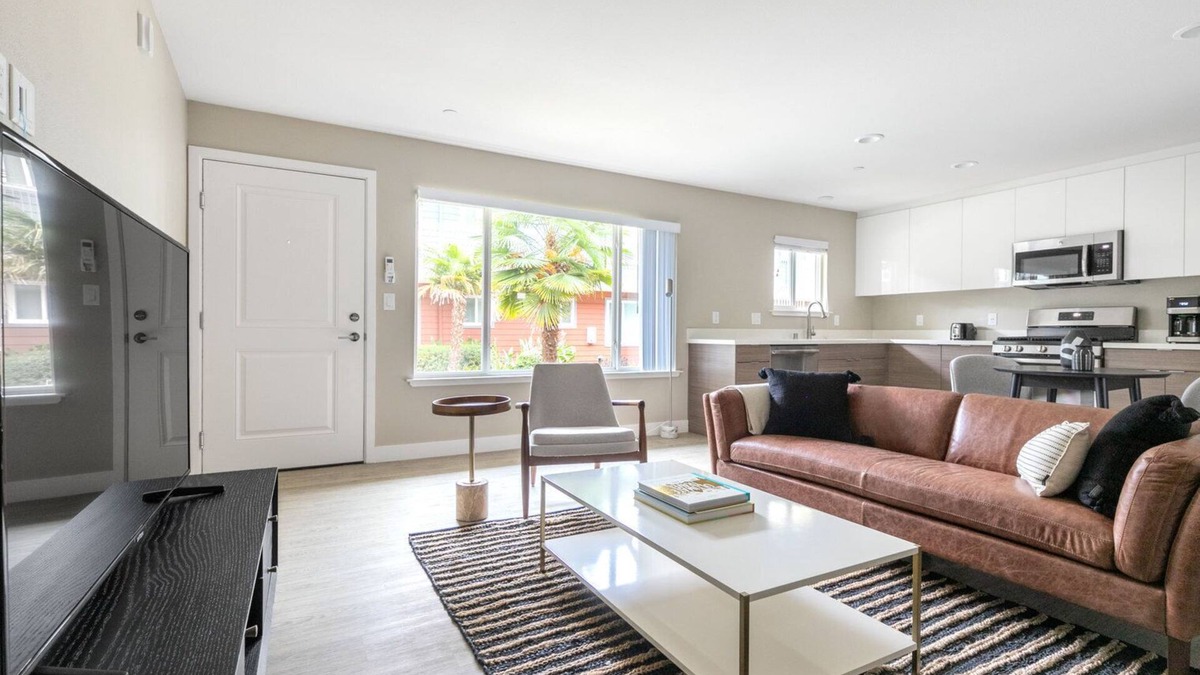 Campbell Apartment | Tasteful Campbell 1BR w/Pool, Parking, walk to Groceries, by Blueground