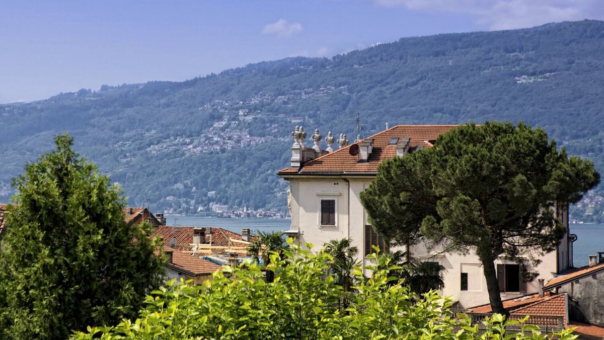 Pallanza Apartment | Tastefully furnished 2½-room apartment with large garden and 2 balconies