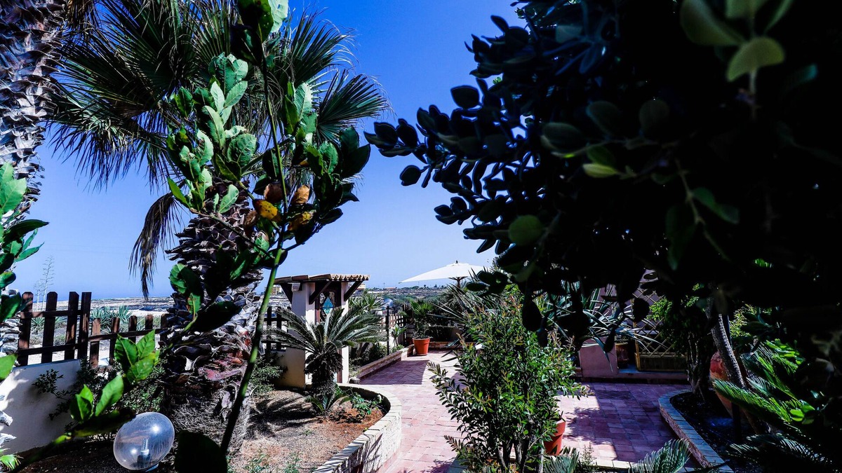 Lampedusa House | Tastefully furnished house with garden and a few steps from the sea.