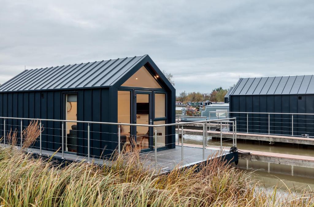 Huxley Apartment | Tattenhall Marina Floating Pods