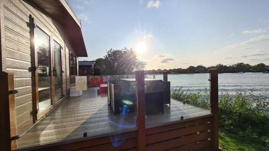 Dogdyke Apartment | Tattershall Lakeside Lodge Indulgent wheelchair accessible 8 berth with Hot Tub