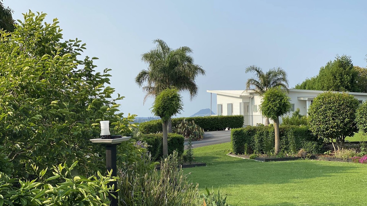 Tauranga House | Tauranga Tropical Avocado Orchard Escape Ohauiti