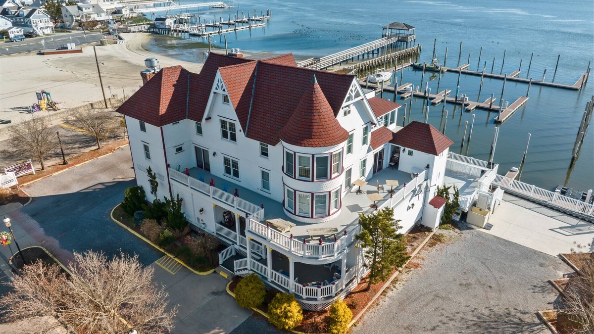 Somers Point Apartment | TAVERN ON THE BAY HOTEL-Frank Sinatra Suite
