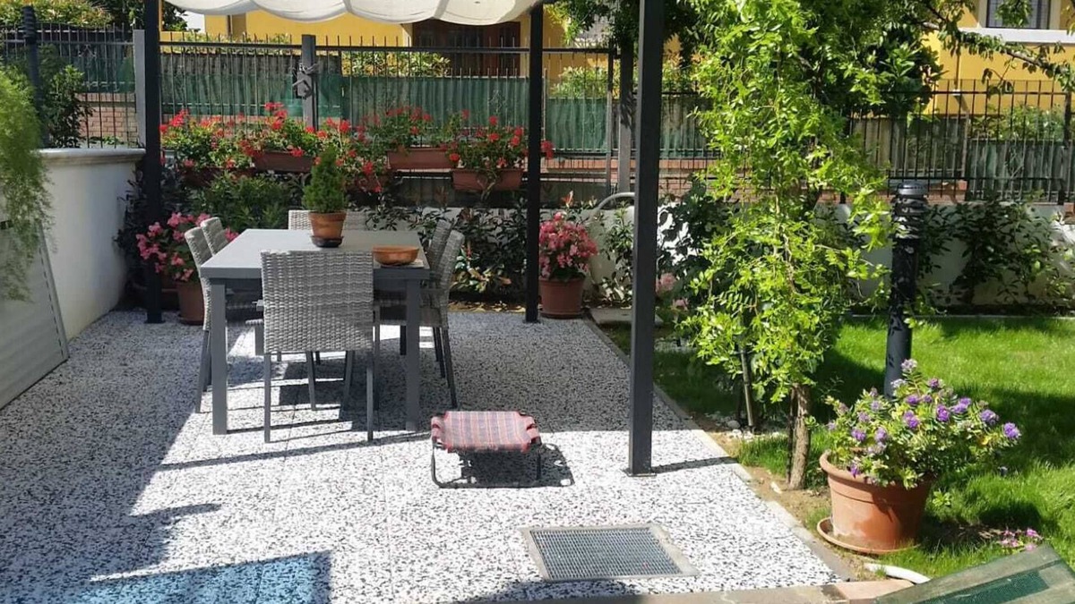 Rivabella Apartment | Tavern with garden. Vacation at the beach or work at the Fair, all within 2 steps!