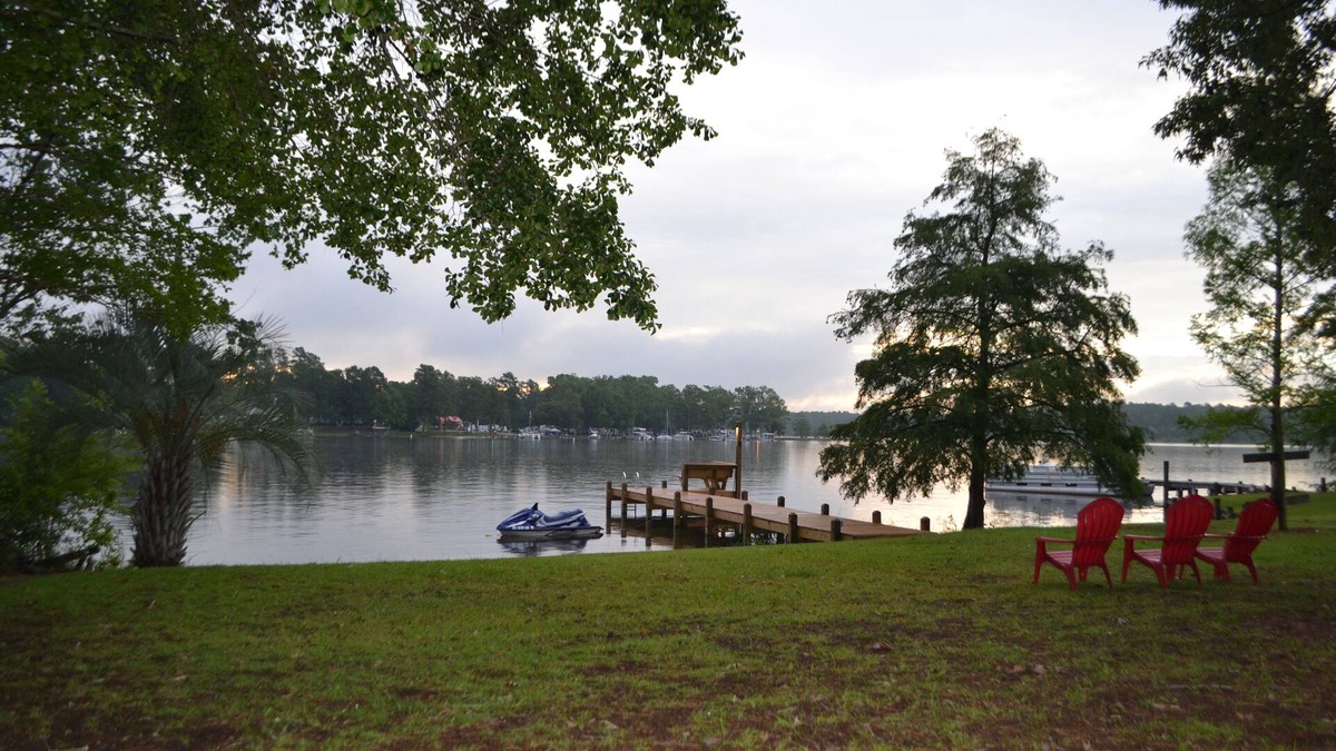 Summerton House | Taw Caw Creek Waterfront, Dock, Sandy Beach, Minutes To Big Water! NO PETS