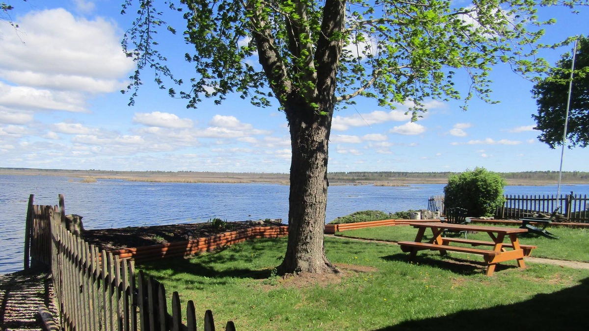 East Tawas House | Tawas Inland lake come view the beauty of this ever changing lake