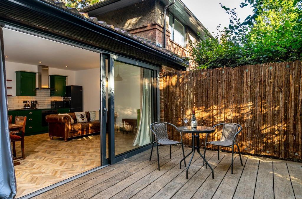 Acomb House | Tawny Lodge