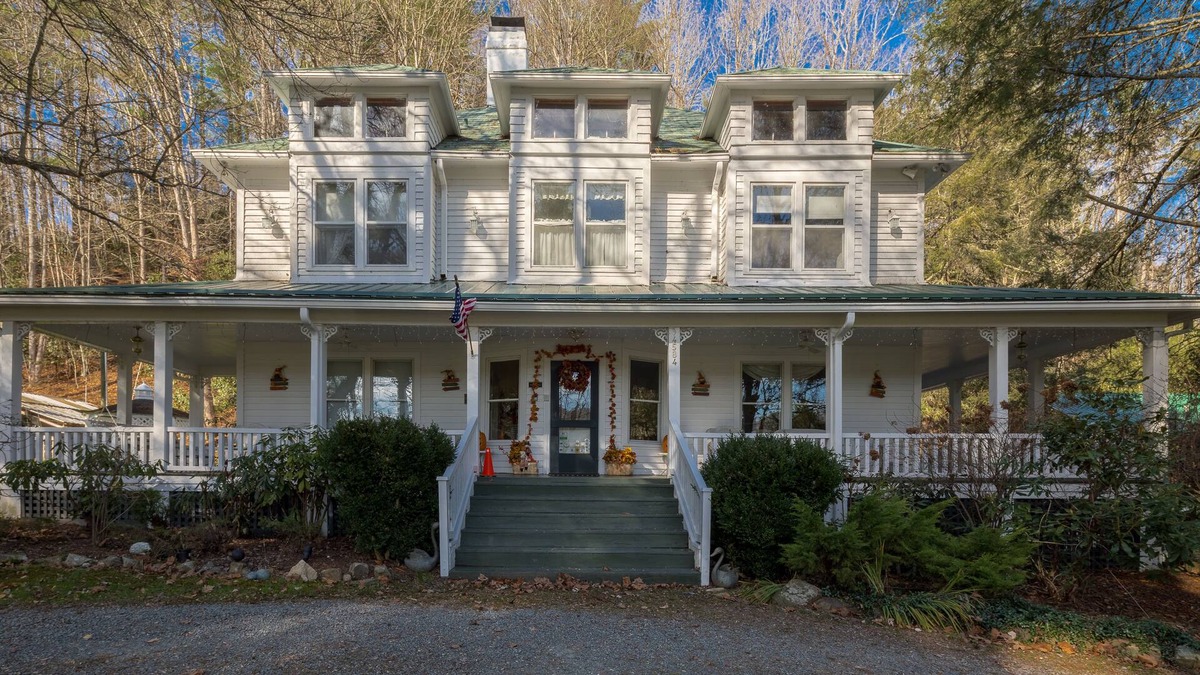 Sugar Grove Bed & Breakfast | Taylor House Inn