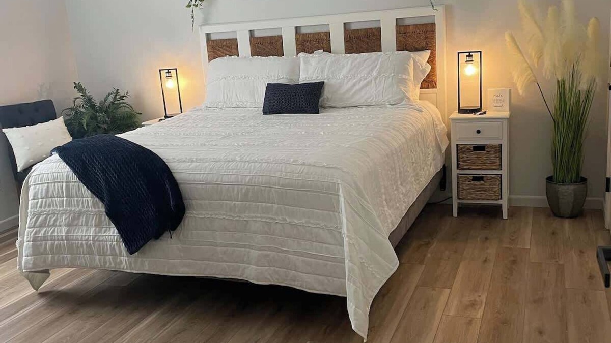 East Riverside House | TAYLOR PLACE-5 Minutes to Silos & Baylor