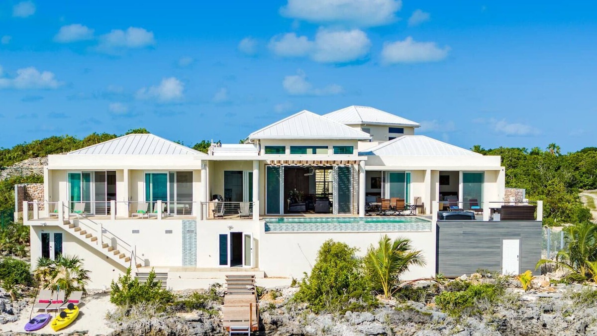 Ocean Point House | TC Villas -Caicos Cays Villa -Right on Chalk Sound!