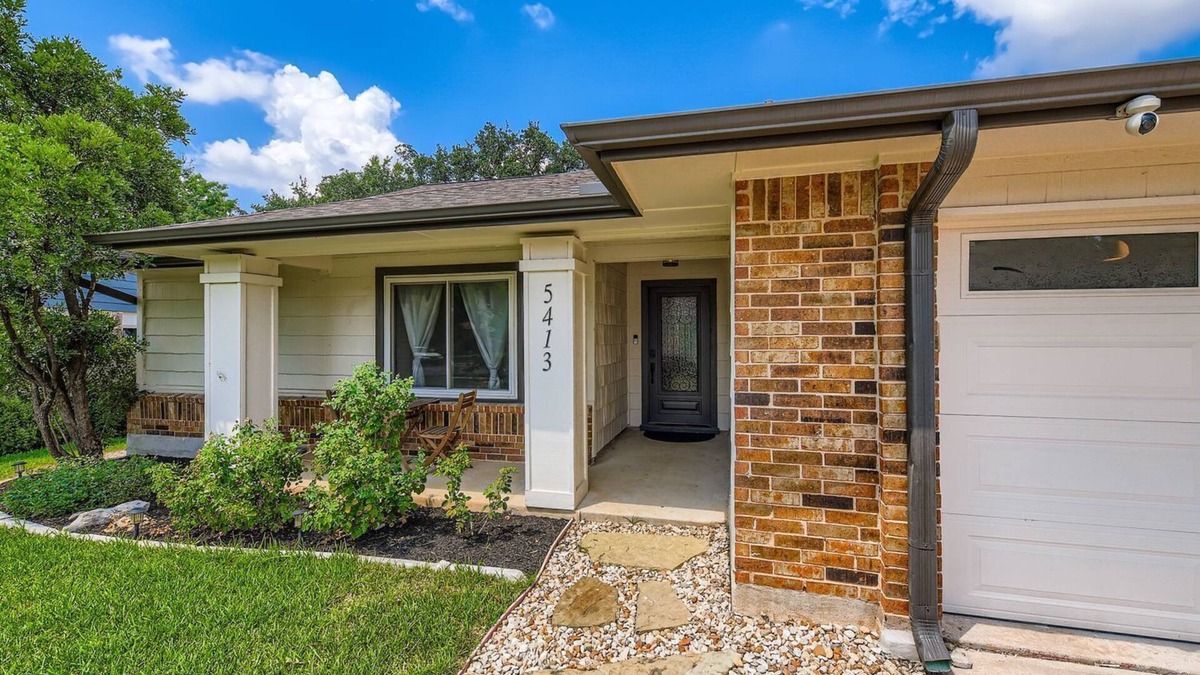 East Oak Hill House | TCH - Comfy 4bd/2ba home in Austin with Workspace