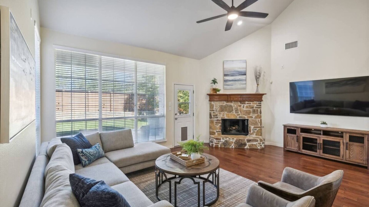 Lantana House | TCH - Cozy 4bd/2.5ba home in Lantana w/workspace