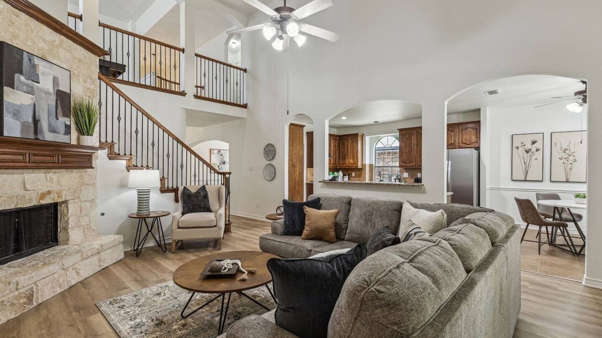 Keller House | TCH - Spacious 5bd/3.5ba in Fort Worth with Office