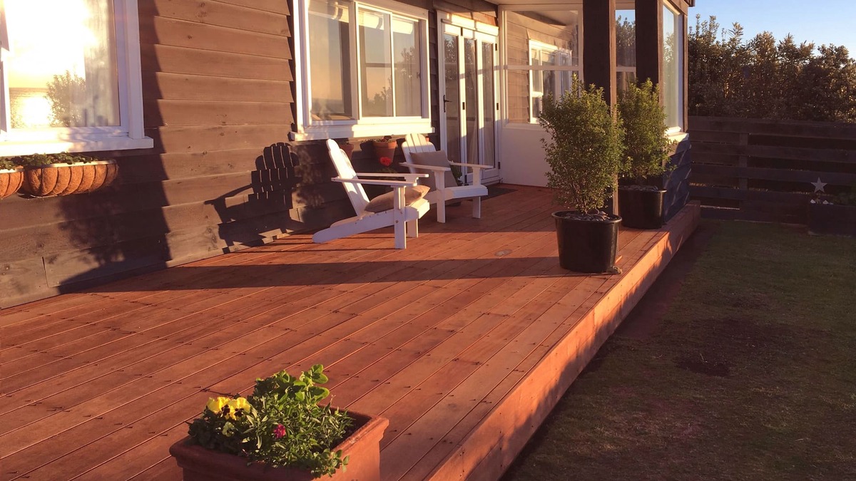 Oakura House | Te Moana - A perfectly situated and homely bach.